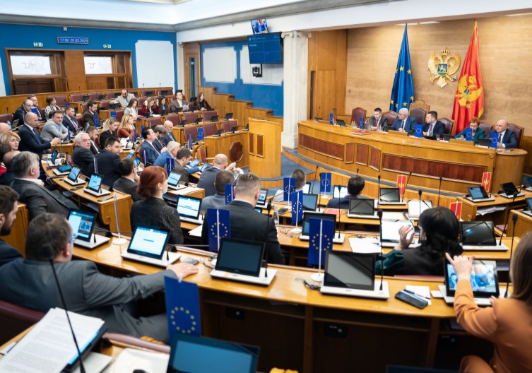 IZGLASANA I ODLUKA O ZADUŽENJU Poslanici usvojili budžet u Skupštini Crne Gore