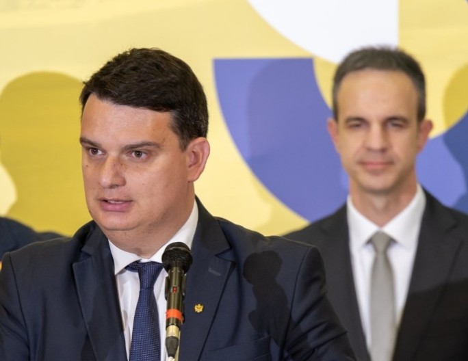 PES traži od Mugoše da se ogradi od Odžića zbog pjesme Baje Malog Knindže