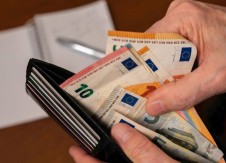 SUMORNA STATISTIKA Platu ispod prosjeka prima 74 odsto radnika u Crnoj Gori