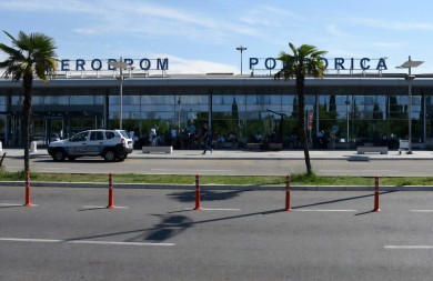 Na Aerodromu Podgorica uhapšen Turčin sa lažnim papirima Republike Irske