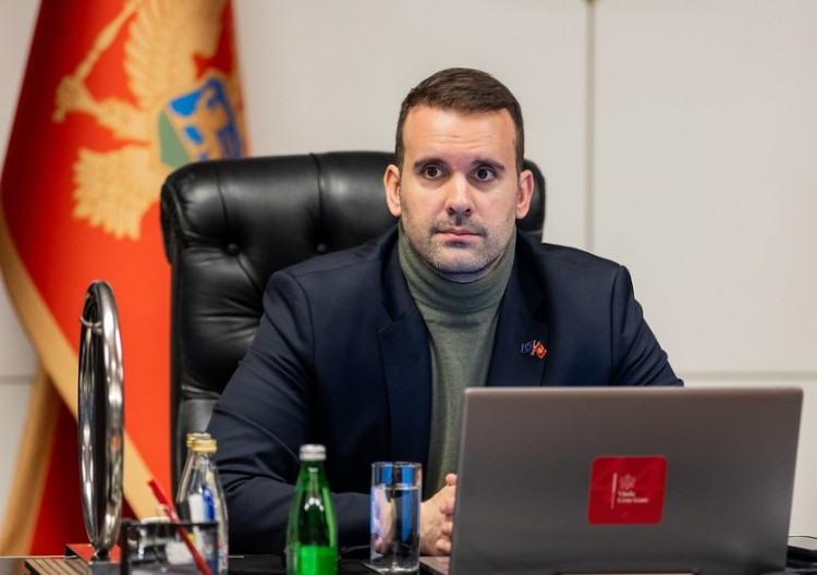 U ČIJE IME I ZA ČIJI RAČUN PREMIJERU Milojko Spajić tvrdi da su Srbi napravili genocid u Srebrenici