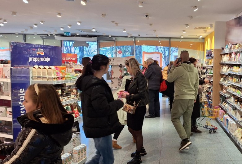 Dok bojkotuju domaće trgovinske lance, pola Crne Gore kupuje u Republici Srpskoj