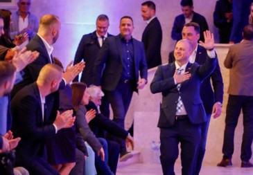 SVE SE PLAĆA ALI SE I VRAĆA Demokratskoj partiji socijalista 40 odsto vlasti u Budvi