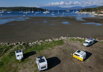 Egejsko more se povuklo nekoliko stotina metara od obale nakon serije zemljotresa na Santoriniju (video)