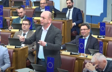 KNEŽEVIĆ SE IZVINIO ĐUKANOVIĆU Oprosti za sve i neka si nam tri decenije je*ao majku četničku (video)