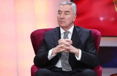 I AL KAPONE JE PAO NA SITNICAMA Milo Đukanović za džeparac skrckao 250 hiljada sa VIP revolving kartice Atlas banke
