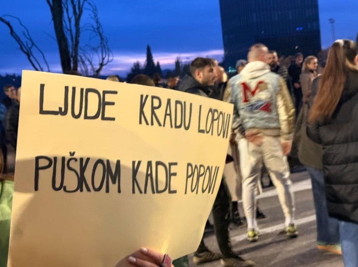 Kamosjutraši danas organizuju višesatnu blokadu ispred zgrade Vlade