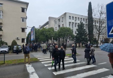 Petar Kapisoda i Jelena Perović pojačali današnju blokadu Karađorđeve ulice