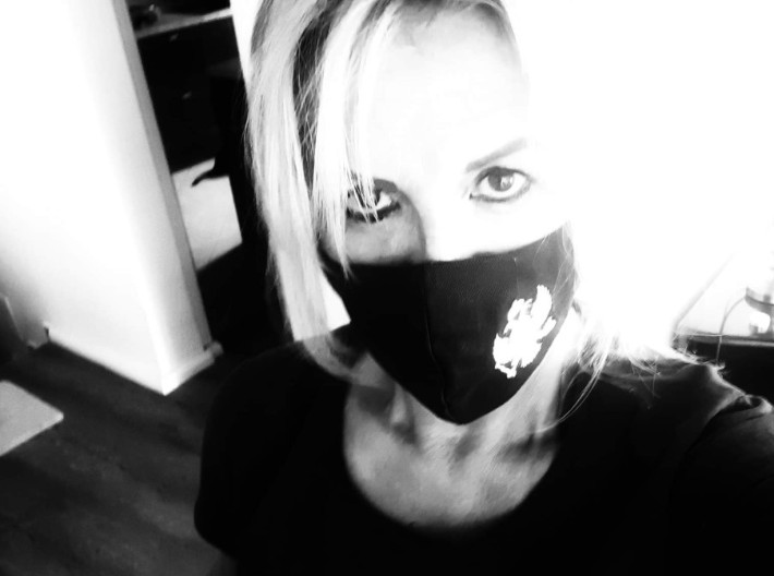 DRŽAVA DA REAGUJE Komitkinja Darinka iz Budve poslala ministru odbrane jezivu prijetnju