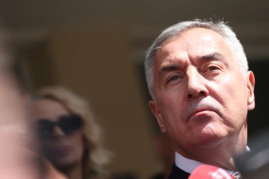 MILO PRESAVIJA TABAK "Đukanovići raspolažu sa dovoljno zakonski stečenih sredstava da izmiruju svoje obaveze"