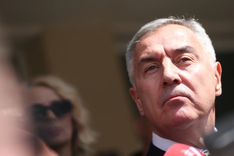 MILO PRESAVIJA TABAK "Đukanovići raspolažu sa dovoljno zakonski stečenih sredstava da izmiruju svoje obaveze"