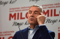 DELEGATI ĆE GLASATI NA KONGRESU Danas DPS bira Mila za počasnog predsjednika partije