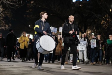 Dok mu tata "tandrče" po parlamentu, mlađi Huter tandara na blokadama kamosjutraša