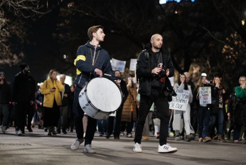 Dok mu tata "tandrče" po parlamentu, mlađi Huter tandara na blokadama kamosjutraša
