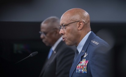 DOK JE LAZAREVIĆ NEDODIRLJIV Tramp smijenio načelnika generalštaba američke vojske i još pet admirala i generala