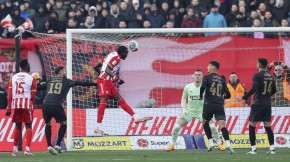 CRNO-BELI UZELI BOD ZA SAMOPOUZDANJE Zvezda i Partizan remizirali u vječitom derbiju