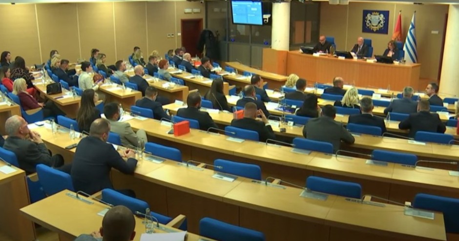 MITRA VUKOVIĆA KONAČNO ZAPALO DA I ON PREDSJEDAVA Verifikovani odbornički mandati u Podgorici