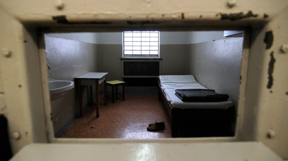 Pritvorenik u Bijelom Polju osumnjičen da je silovao zatvorenika, fizički i psihički maltertirao i druge?