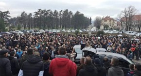 Održan miran protest građana u Nikšiću zbog sramne presude za ubistvo Ljubiše Mrdaka