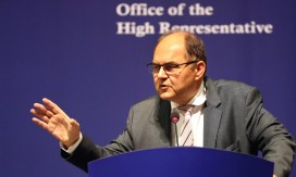 Da li se Šmit „odrekao” titule visokog predstavnika?