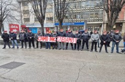 ANARHISTI LAŽU NAROD DA SU VETERANI 63. PADOBRANSKE BRIGADE UZ NJIH