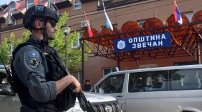 Dvije bombe bačene na zgradu Opštine Zvečan