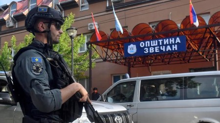 Dvije bombe bačene na zgradu Opštine Zvečan