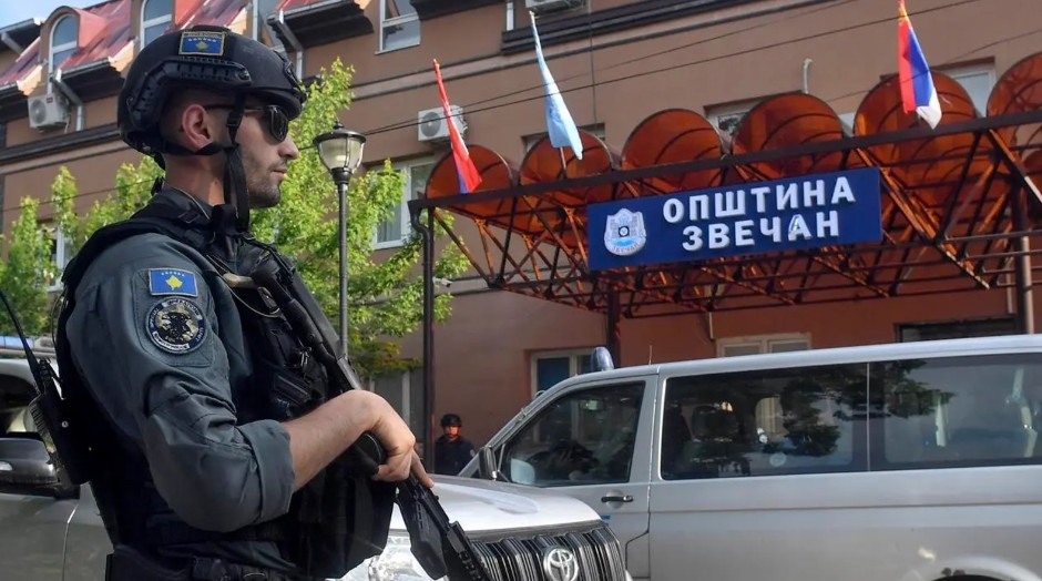 Dvije bombe bačene na zgradu Opštine Zvečan