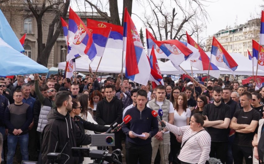 Studenti koji žele da uče od rektora i dekana traže informaciju kada će početi nastava