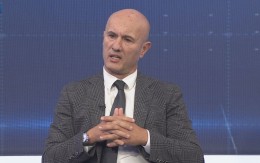 Bivši policajac i poslanik "pesovac" se podsmijava statusu srpskog jezika i dvojnom državljanstvu