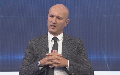 Bivši policajac i poslanik "pesovac" se podsmijava statusu srpskog jezika i dvojnom državljanstvu