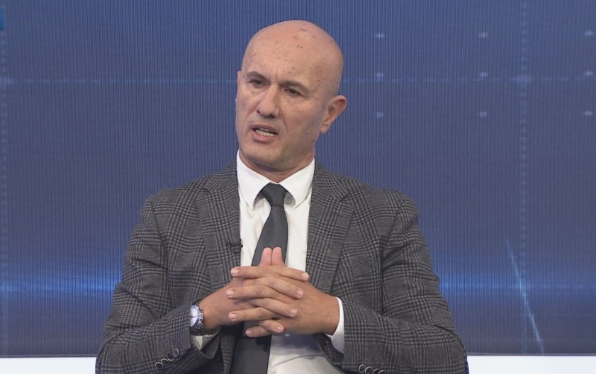 Bivši policajac i poslanik "pesovac" se podsmijava statusu srpskog jezika i dvojnom državljanstvu