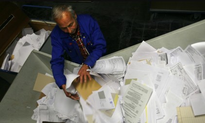 ZLOČINAČKO UNIŠTAVANJE DOKAZA Masovno uništavanje dokumenata USAID-a u bivšem sjedištu agencije