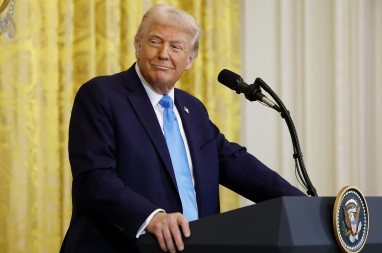 TRAMPOV UKAZ Nredio ukidanje sedam agencija, gasi se i ona koja finansira "Glas Amerike" i radio "Slobodna Evropa"