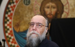 DUGINOVA PORUKA SRBIMA Vjerujem da ćete naći u sebi hrabrost i zaustaviti ove proteste, patriote da stanu u odbranu Srbije