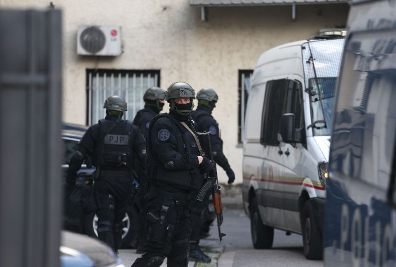 ODUZETE "BLINDE" I DROGA Policija pretresala na više lokacija u Crnoj Gori