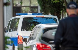 POTVRĐENA OPTUŽNICA Pokušao da ubije policajca poklopcem vodokotlića i vratima od toaleta