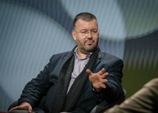 PROFESOR ANTIĆ Zahtjevaju da Ustav Srbije bude promijenjen zbog maminih i tatinih prinčeva i princeza (video)