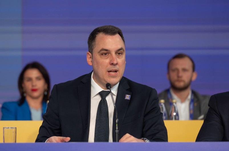 NAJURENI MILOV POTRČKO Srpsko društvo je zatucano i agresivno primitivno