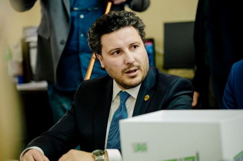 ABAZOVIĆ Milojka Spajića treba uhapsiti, Jakov Milatović se ponaša kao krava