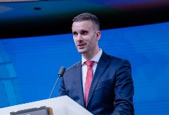 Premijer dijeli lekcije, država u rasulu: bježe presuđeni kriminalci iz pritvora, a on prijeti partnerima u Vladi