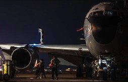 Nuklearni njuškač sleteo u Englesku: Ovako počinju velike vojne operacije