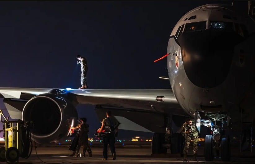Nuklearni njuškač sleteo u Englesku: Ovako počinju velike vojne operacije