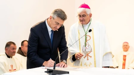 Zagreb ne odustaje od zahtjeva Podgorici: Plenković ironično prokomentarisao Kneževićev poziv na ustanak