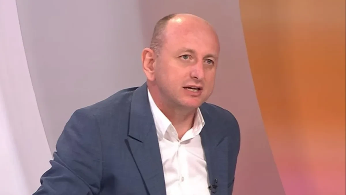 Knežević pozvao Bokelje da sruše ploču u Morinju: Donesite macole, dolazim i ja