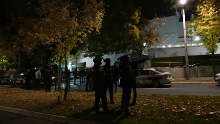 Teroristički napad u Beogradu: Napadač noževima nasrnuo na žandarma ispred Ambasade Izraela