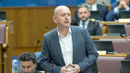 Knežević poručio Spajiću: Ne bježite sada od brata, ja se Vučića ne odričem ni poslije poraza