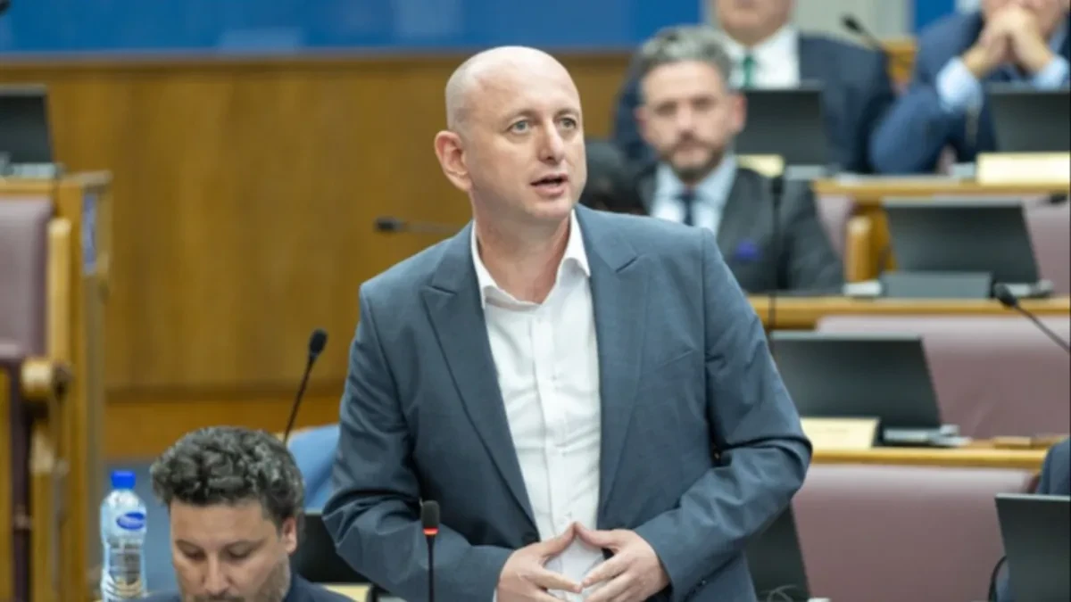 Knežević poručio Spajiću: Ne bježite sada od brata, ja se Vučića ne odričem ni poslije poraza