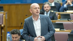 Knežević poručio Spajiću: Ne bježite sada od brata, ja se Vučića ne odričem ni poslije poraza