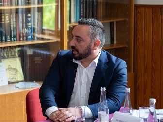 „PRAŠNjAVE STRANICE“ I SVJEŽA PITANjA: Isplivala posveta Bojana Strunjaša šefu DPS-a u Pljevljima